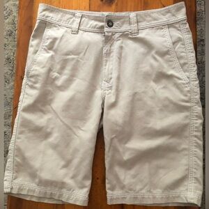 Men BKE Shorts. Size 33. Cream color. Excellent condition